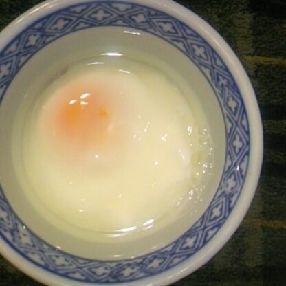 すごく簡単なのに見た目も美しいです。ラーメン作るときに卵を割りいれると、鍋に白身がこびりつくのが嫌なんですが、これからはをコレで代用できますね！卵大好き～♪